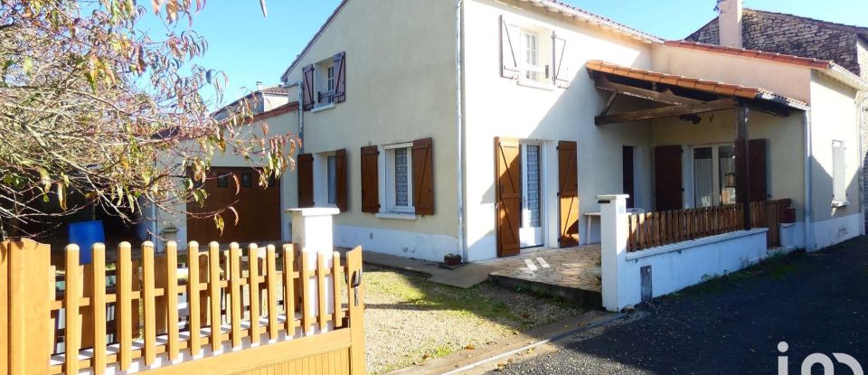 House 5 rooms of 130 m² in Pamproux (79800)