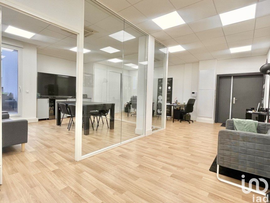 Offices of 69 m² in Noisy-le-Grand (93160)