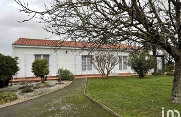Maison 8 pièces de 165 m² à Longeville-sur-Mer (85560)