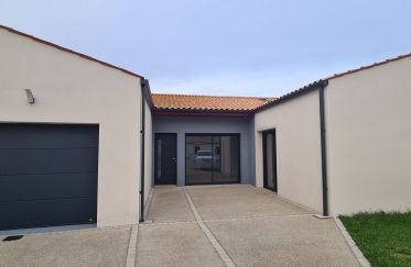 House 6 rooms of 116 m² in Ferrières (17170)