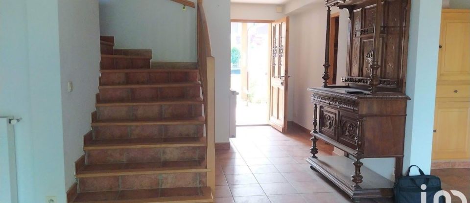 House 4 rooms of 160 m² in Baratier (05200)