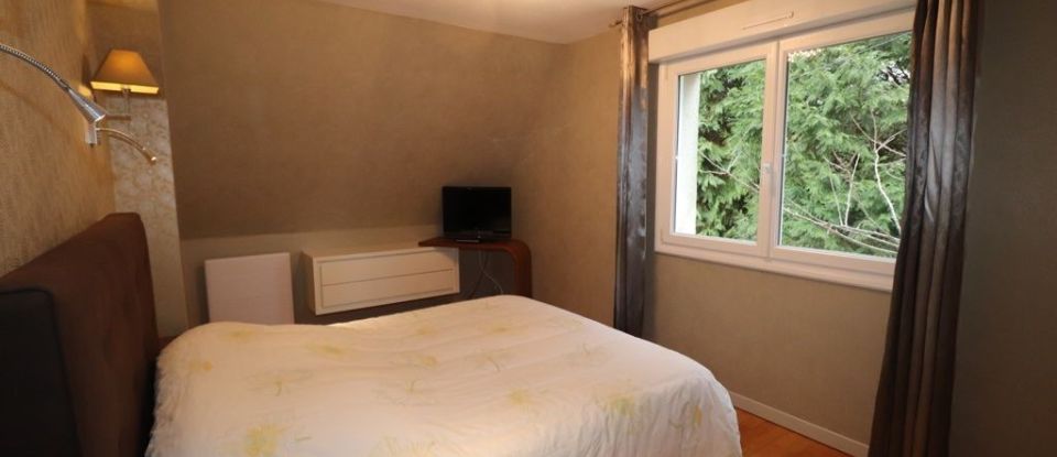House 6 rooms of 183 m² in Saint-Vran (22230)