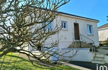 House 5 rooms of 106 m² in Saint-Martin-des-Noyers (85140)