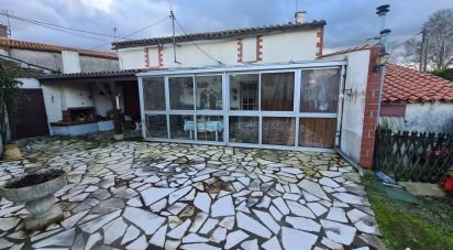 House 2 rooms of 66 m² in Montréverd (85260)