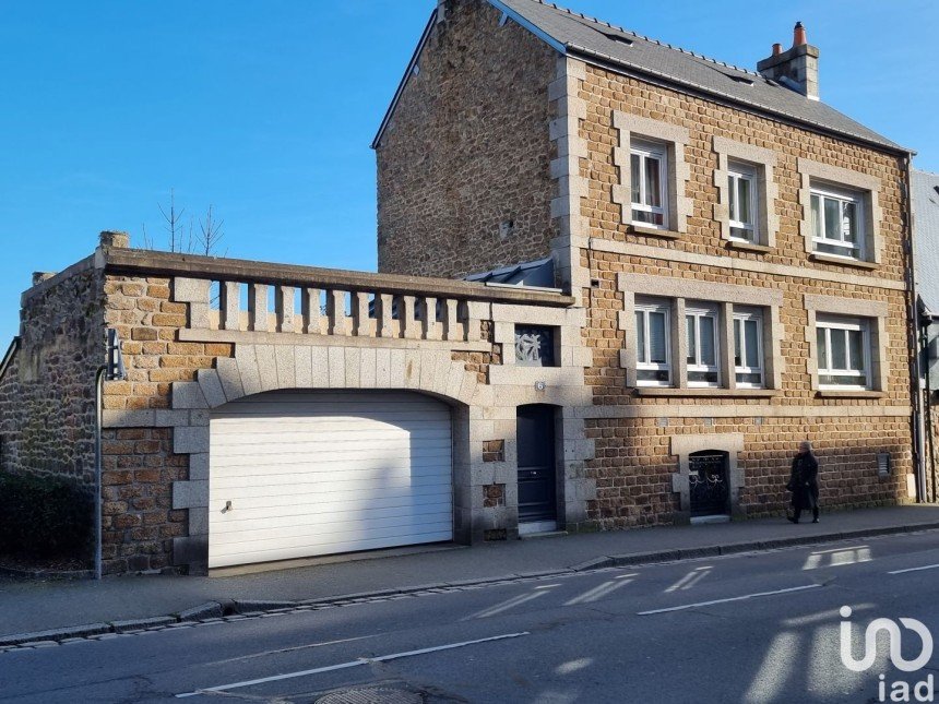 House 6 rooms of 152 m² in Fougères (35300)