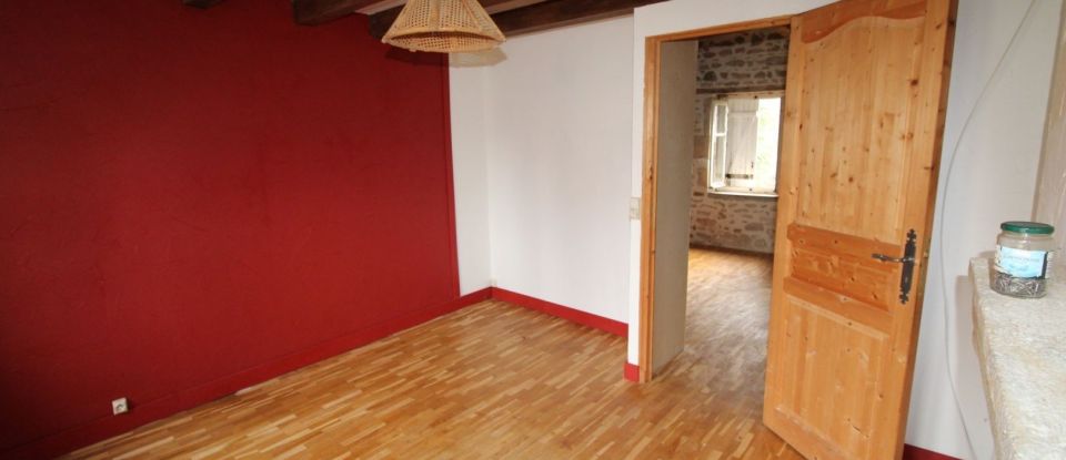 Maison 4 pièces de 95 m² à Soubrebost (23250)