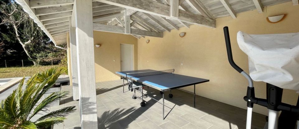 Maison 7 pièces de 270 m² à Saubrigues (40230)