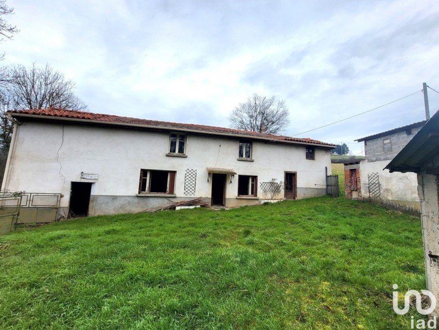 Farm 4 rooms of 103 m² in Pouilly-lès-Feurs (42110)