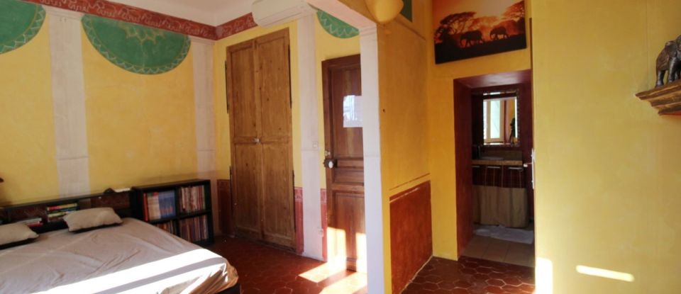 House 9 rooms of 295 m² in Esparron (83560)