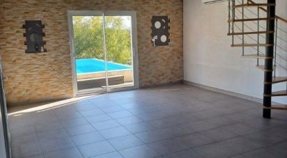 House 4 rooms of 110 m² in Genouillé (17430)