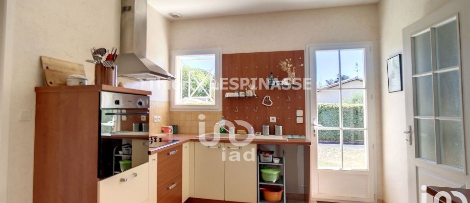 House 5 rooms of 146 m² in Gujan-Mestras (33470)