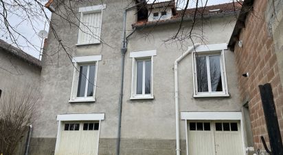 House 4 rooms of 146 m² in Chabanais (16150)