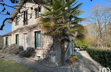 House 7 rooms of 141 m² in Moret Loing et Orvanne (77250)