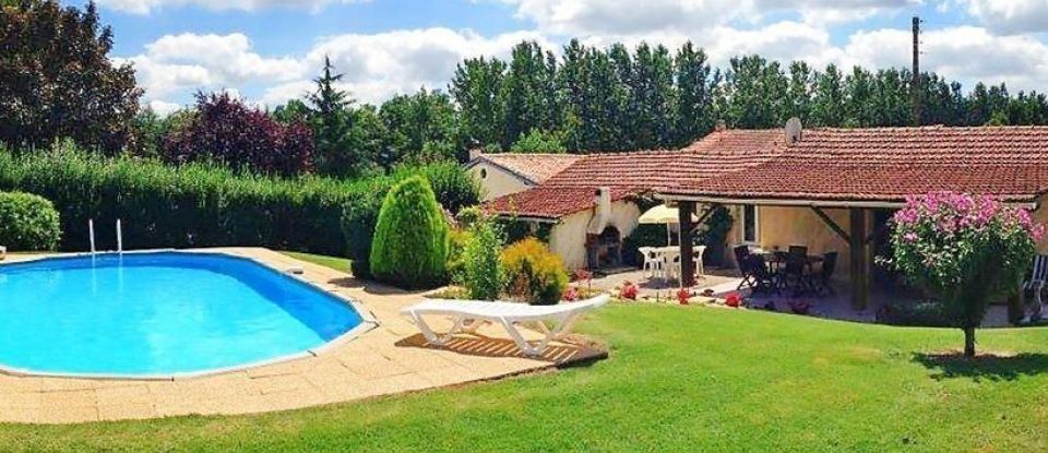 House 6 rooms of 250 m² in Condéon (16360)