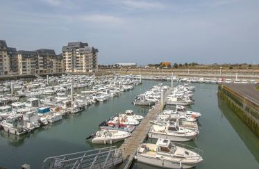 Apartment 2 rooms of 46 m² in Courseulles-sur-Mer (14470)