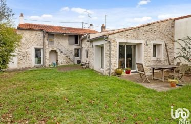 House 6 rooms of 171 m² in Rezé (44400)