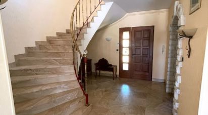 House 9 rooms of 355 m² in Cabariot (17430)