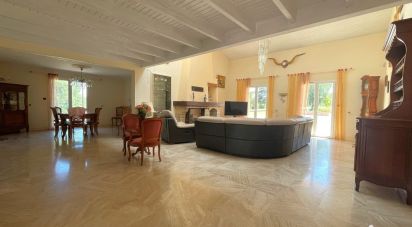 House 9 rooms of 355 m² in Cabariot (17430)