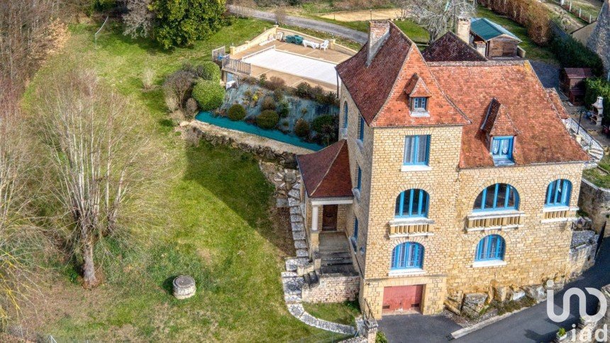 Mansion 8 rooms of 229 m² in Saint-Vincent-de-Cosse (24220)