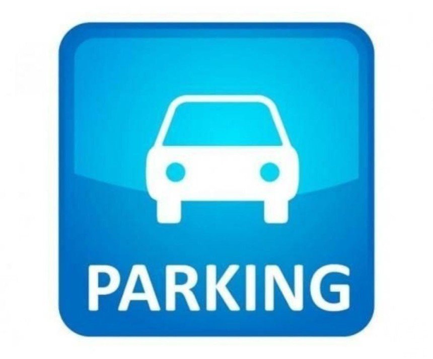 Parking/garage/box de 10 m² à Six-Fours-les-Plages (83140)