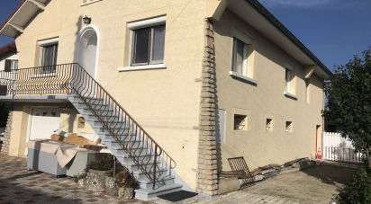 House 5 rooms of 110 m² in Bourgoin-Jallieu (38300)