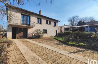 House 4 rooms of 100 m² in Saint-Claud (16450)