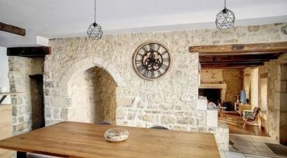 House 6 rooms of 197 m² in Chazelles (16380)
