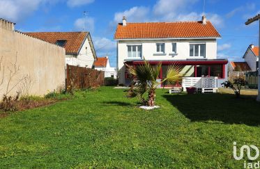 House 8 rooms of 170 m² in Couëron (44220)