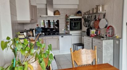 House 9 rooms of 256 m² in Journet (86290)