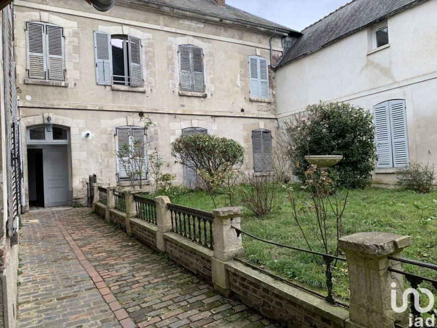 Building in Joigny (89300) of 400 m²