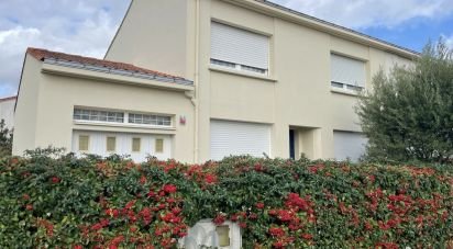 House 4 rooms of 104 m² in Rezé (44400)