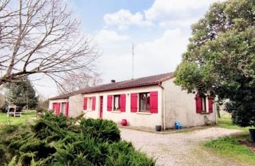 House 4 rooms of 80 m² in Saint-Pierre-d'Eyraud (24130)