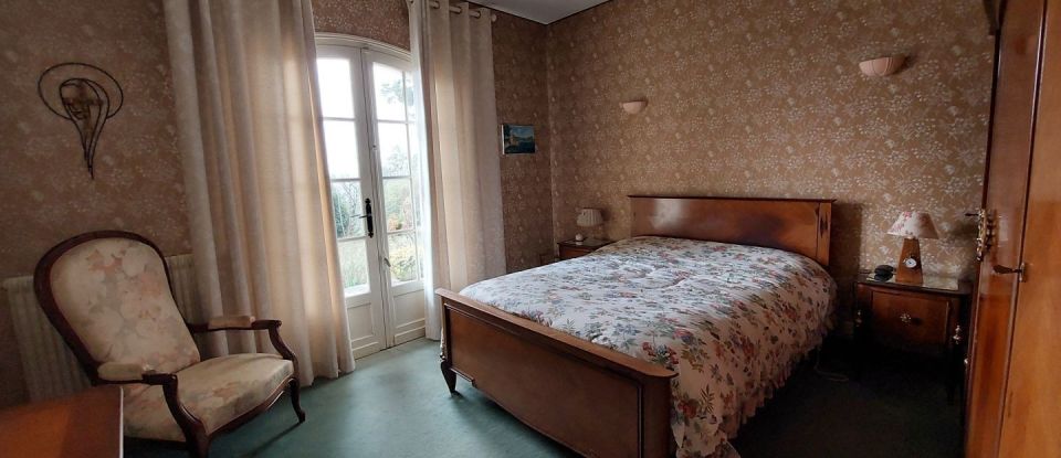Maison 6 pièces de 175 m² à Lamothe-Montravel (24230)
