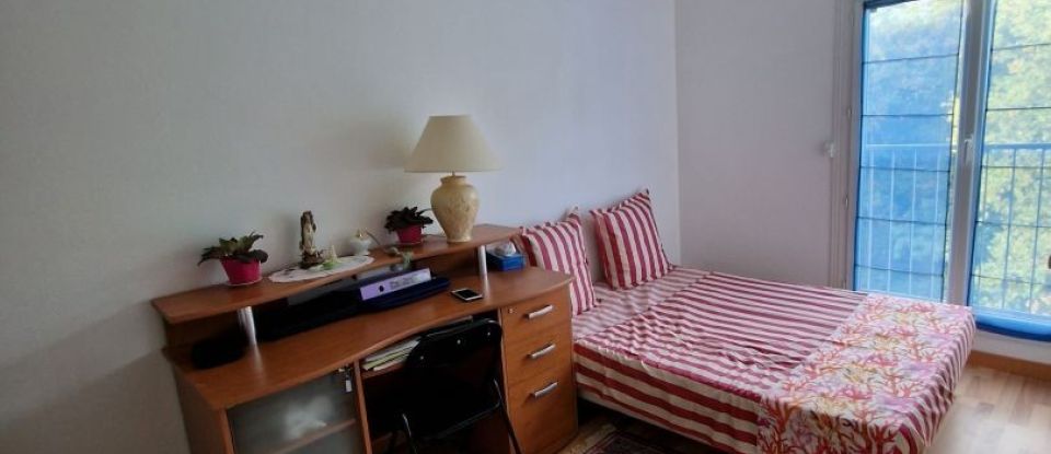 Appartement 4 pièces de 74 m² à Bruyères-le-Châtel (91680)