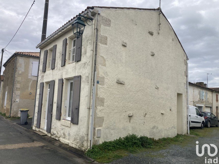 Village house 2 rooms of 61 m² in Saint-Georges-du-Bois (17700)