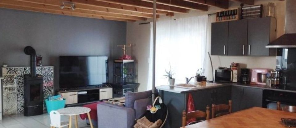 House 4 rooms of 80 m² in Saint-Vincent-Sterlanges (85110)