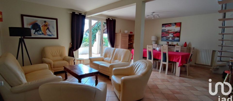 House 5 rooms of 173 m² in Coutras (33230)