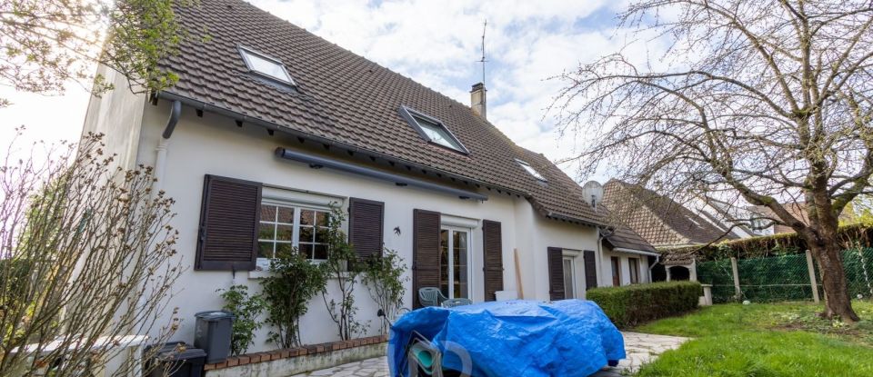 House 6 rooms of 157 m² in Méru (60110)