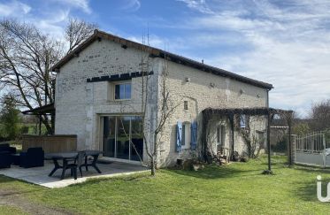 Maison de campagne 4 pièces de 114 m² à Fontaines-d'Ozillac (17500)