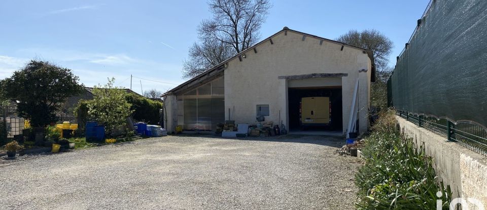 House 5 rooms of 160 m² in Fontaines-d'Ozillac (17500)
