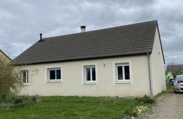 House 4 rooms of 93 m² in Vornay (18130)