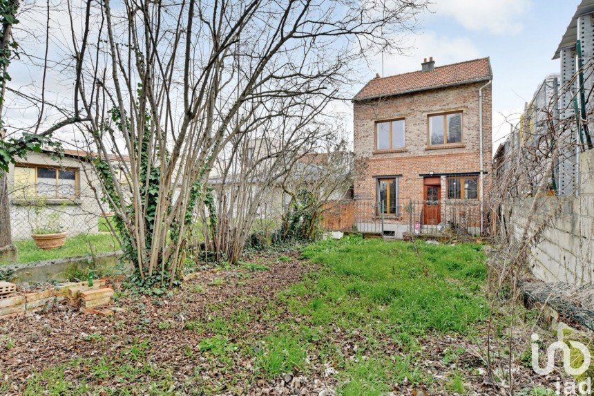 Building in Montreuil (93100) of 240 m²