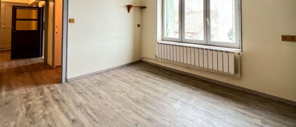 House 6 rooms of 177 m² in Saint-Eusèbe (71210)