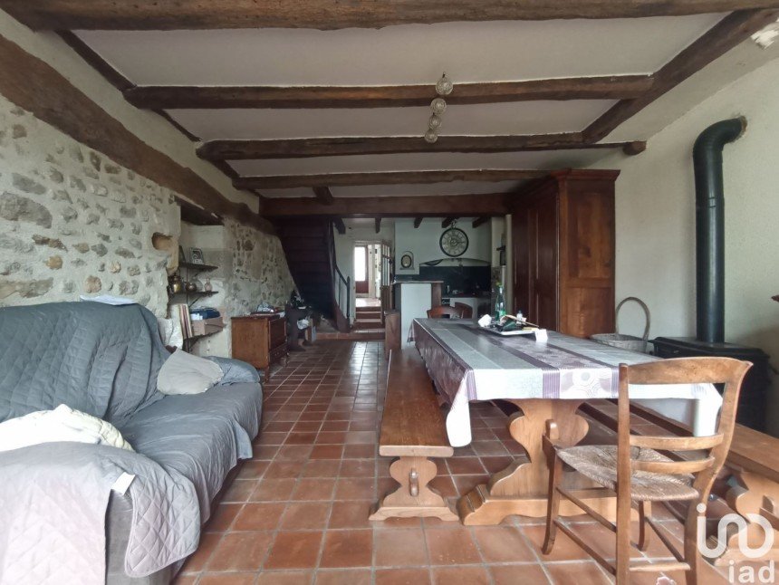 Village house 4 rooms of 121 m² in Ménigoute (79340)
