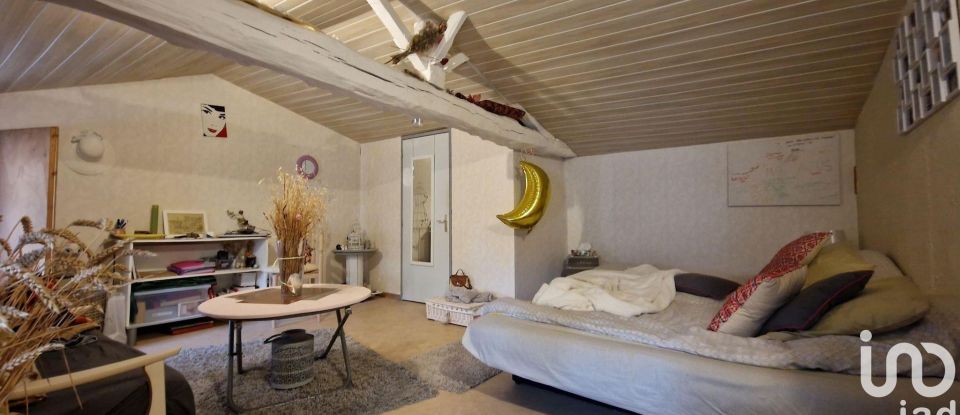 House 5 rooms of 147 m² in Saint-Martin-de-Sanzay (79290)