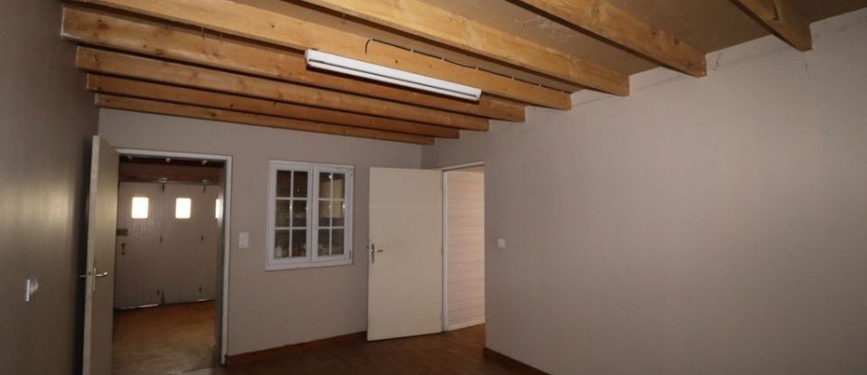 House 4 rooms of 105 m² in SAINT-JACUT-DU-MENÉ (22330)