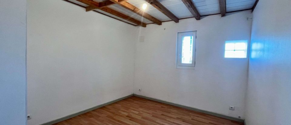 House 4 rooms of 75 m² in Cellettes (16230)