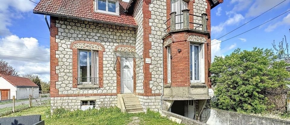 House 5 rooms of 90 m² in Villemandeur (45700)