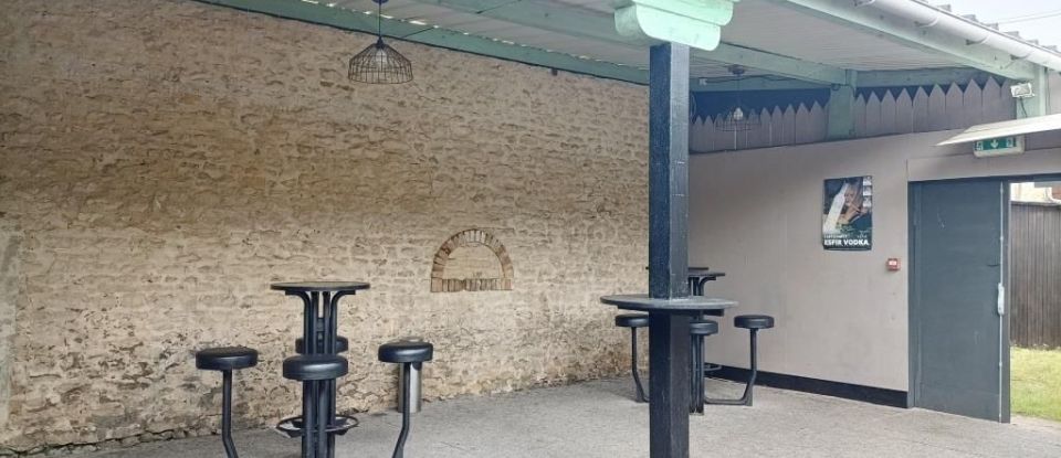 Bar of 860 m² in Fresnay-sur-Sarthe (72130)
