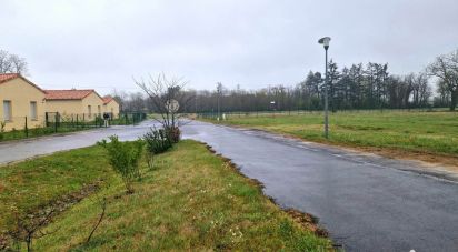 Land of 1,018 m² in Orches (86230)